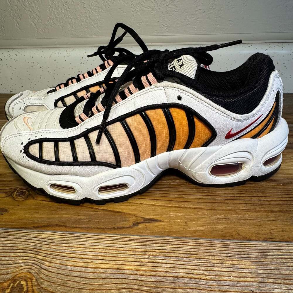 Nike Women's Air Max Tailwind 4 'Gradient' White/ Red/Black Size 8.5